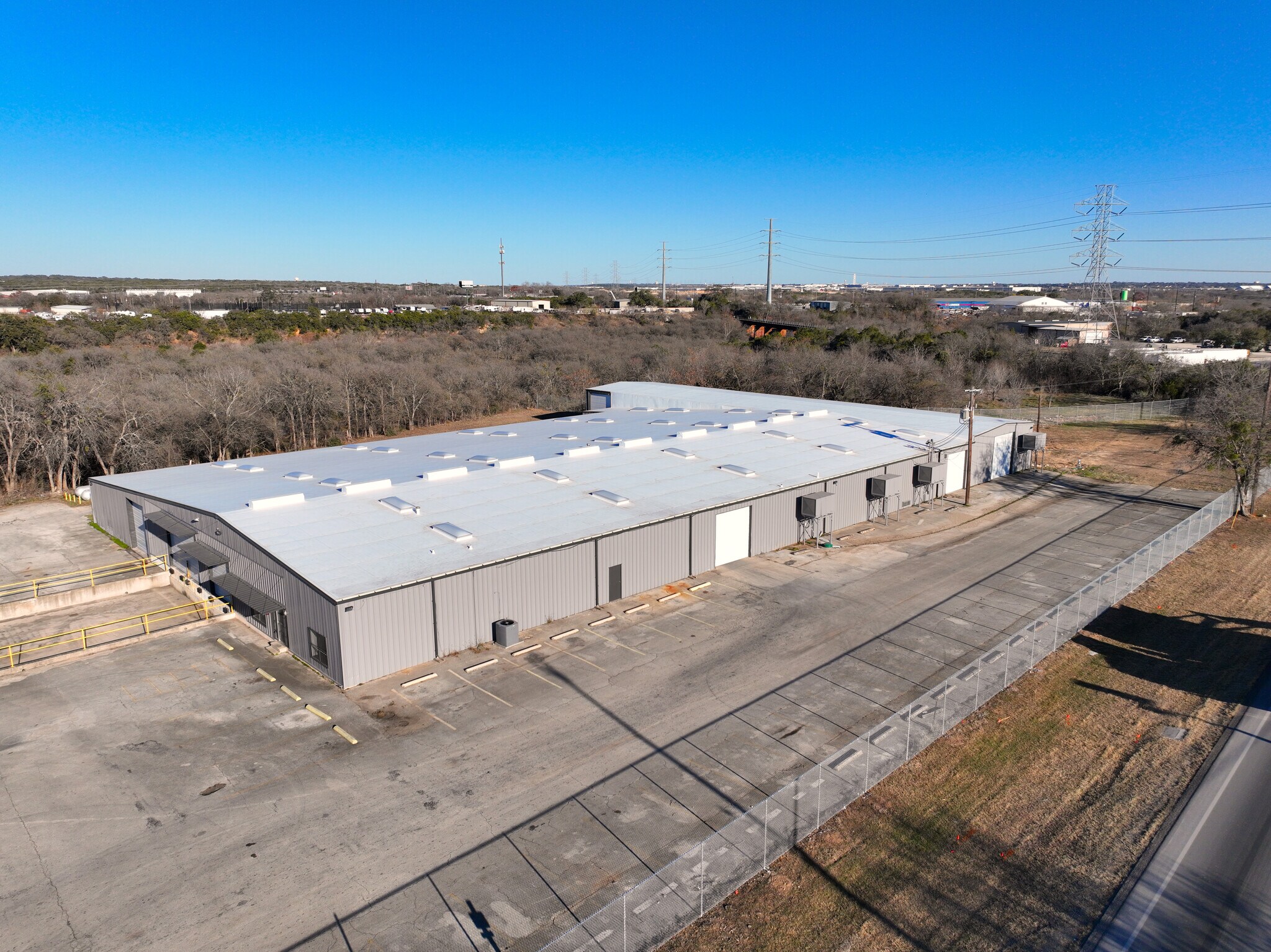 7951 E Evans Rd, San Antonio, TX à louer Photo principale– Image 1 sur 19