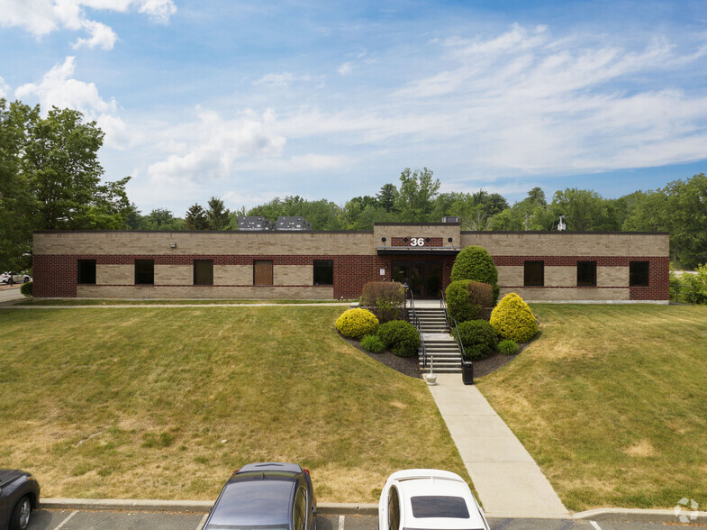 36 British American Blvd, Latham, NY à louer - Photo de l’immeuble – Image 2 sur 7
