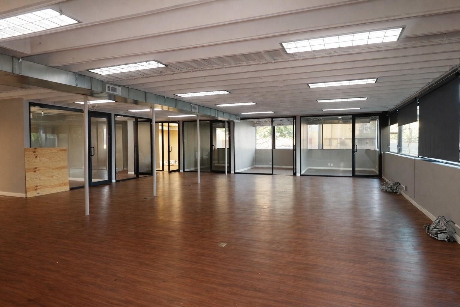 321-325 S Robertson Blvd, Beverly Hills, CA à louer Photo intérieure– Image 1 sur 2