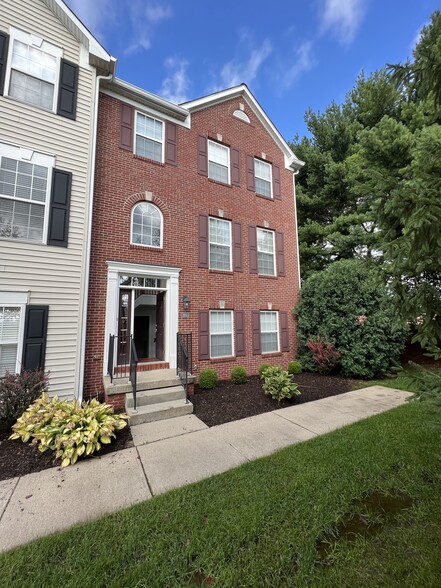 9451 Glencroft Way, Indianapolis, IN à vendre - Photo principale – Image 1 sur 1