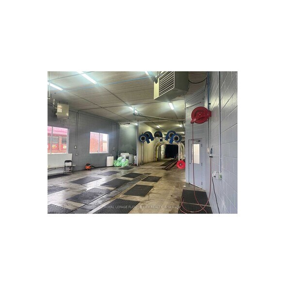 355 Rexdale Blvd, Toronto, ON à vendre - Photo de l’immeuble – Image 3 sur 4