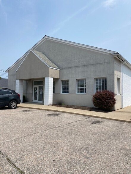 1050 Warwick Ave, Warwick, RI à louer - Photo de l’immeuble – Image 1 sur 14