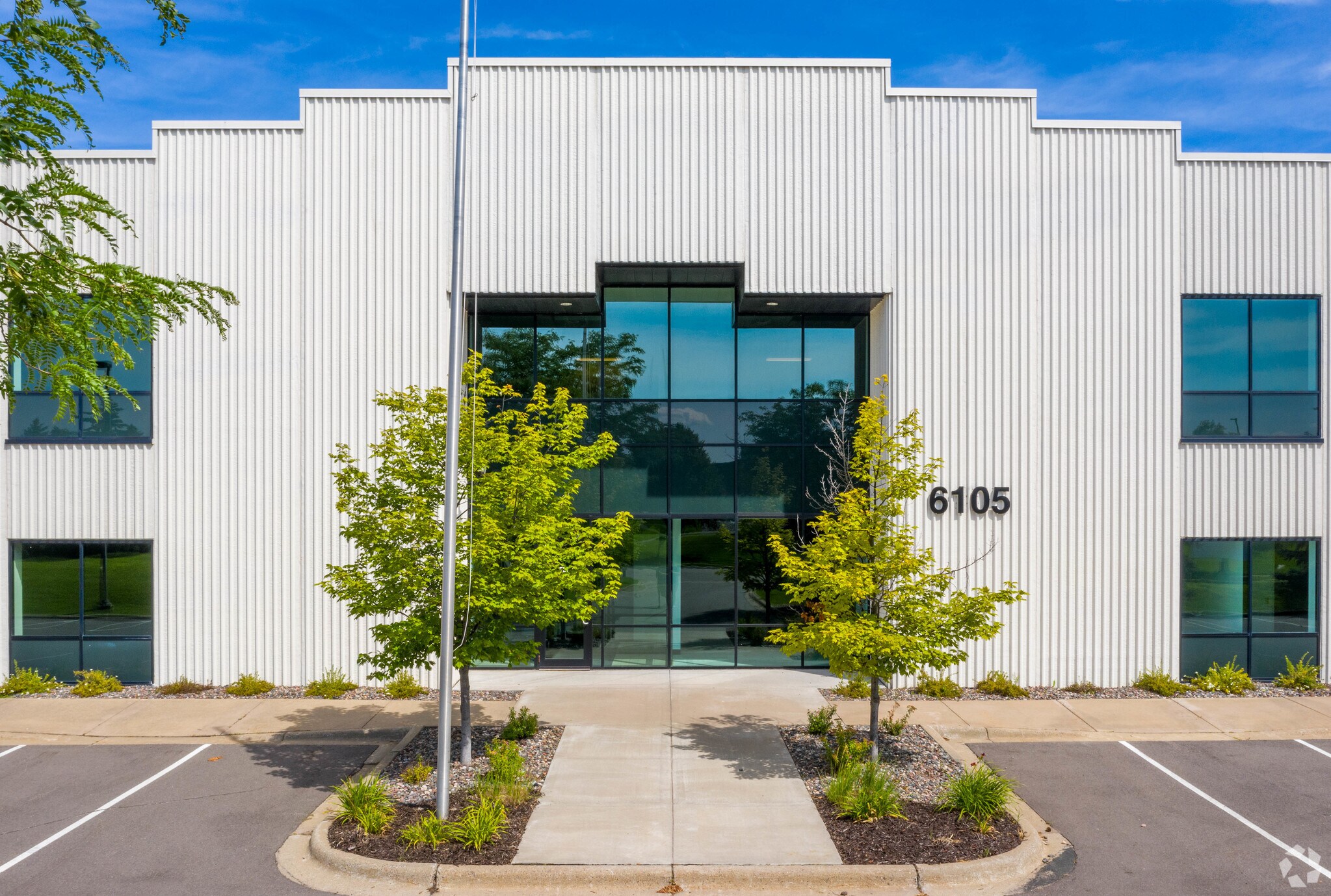 6105 N Trenton Ln, Plymouth, MN à louer Photo principale– Image 1 sur 6