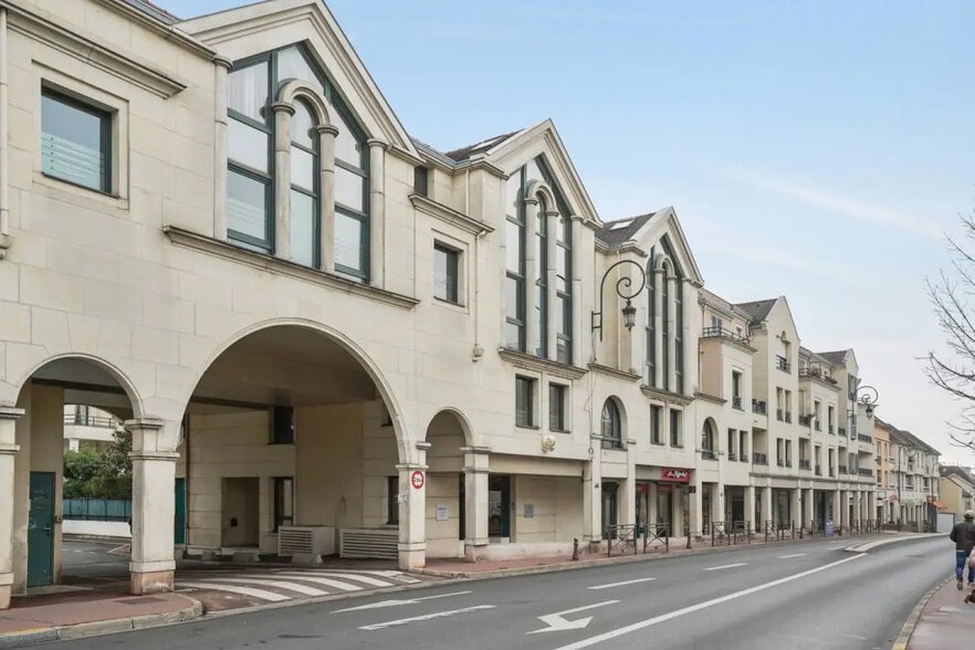 Bureau dans Maisons-Laffitte à louer - Photo de l’immeuble – Image 1 sur 14