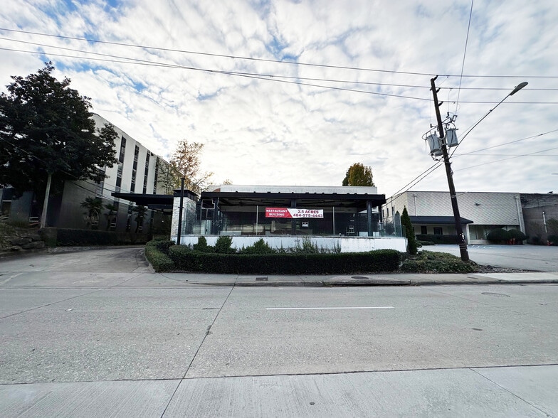 3102 Piedmont Rd NE, Atlanta, GA à louer - Photo de l’immeuble – Image 2 sur 11