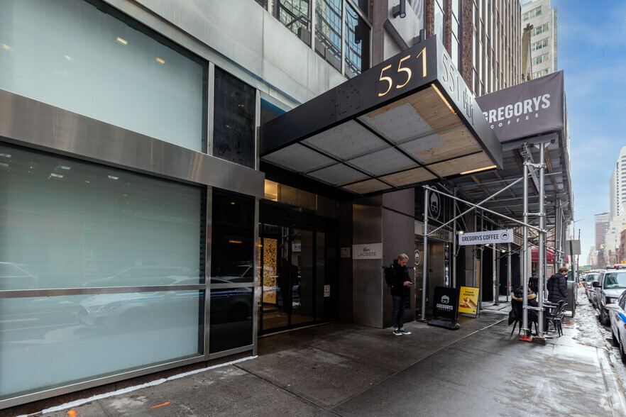 551 Madison Ave, New York, NY à louer - Photo de l’immeuble – Image 3 sur 15