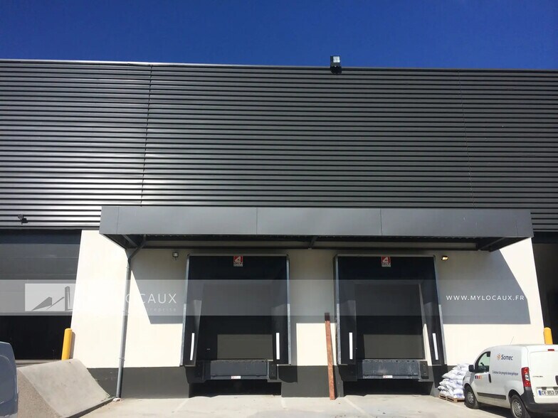 Industriel/Logistique dans Villeneuve-la-Garenne à louer - Photo de l’immeuble – Image 2 sur 9
