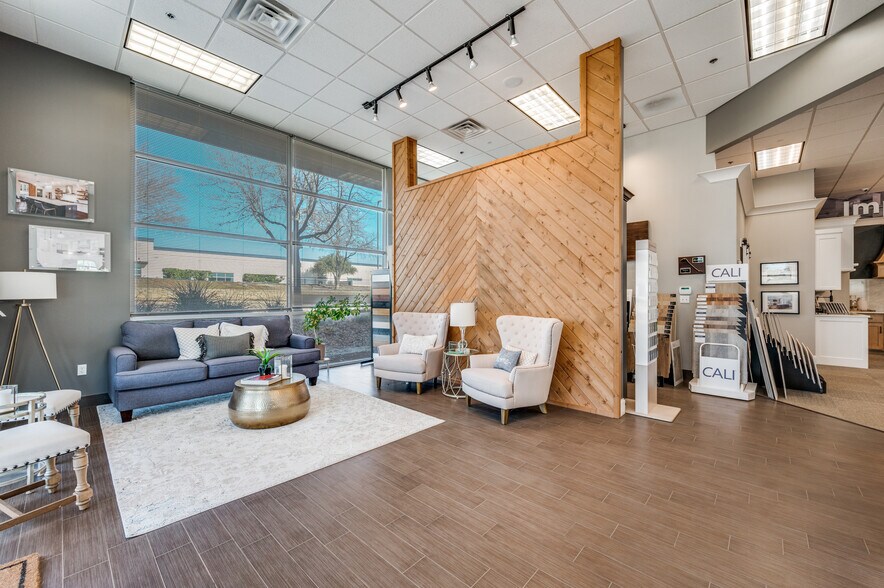 6652 Pinecrest Dr, Plano, TX à louer - Photo de l’immeuble – Image 2 sur 17