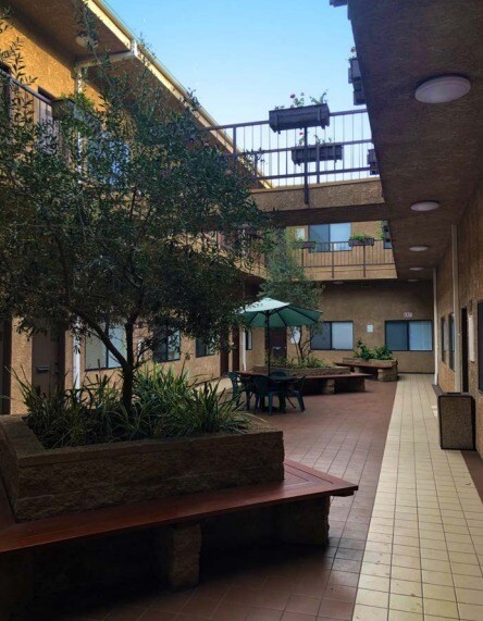 12240 Venice Blvd, Los Angeles, CA à louer - Photo de l’immeuble – Image 3 sur 4