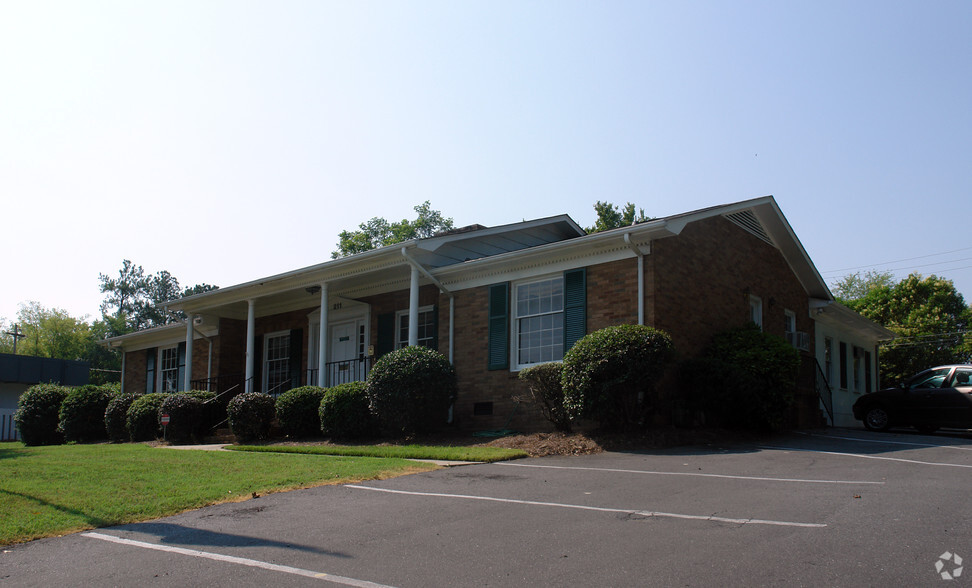 211 Main St, Pineville, NC à vendre - Photo de l’immeuble – Image 2 sur 10
