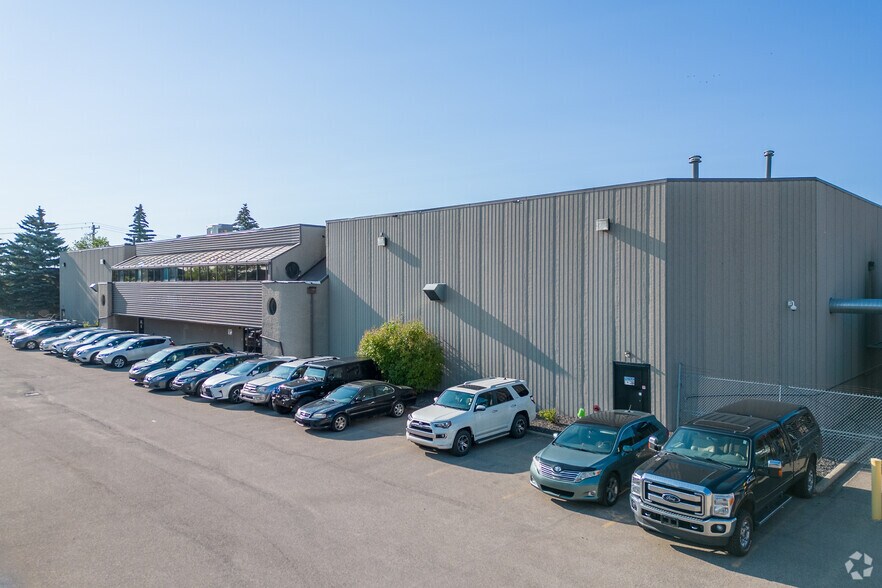1825 30th Ave NE, Calgary, AB à vendre - Photo de l’immeuble – Image 2 sur 5