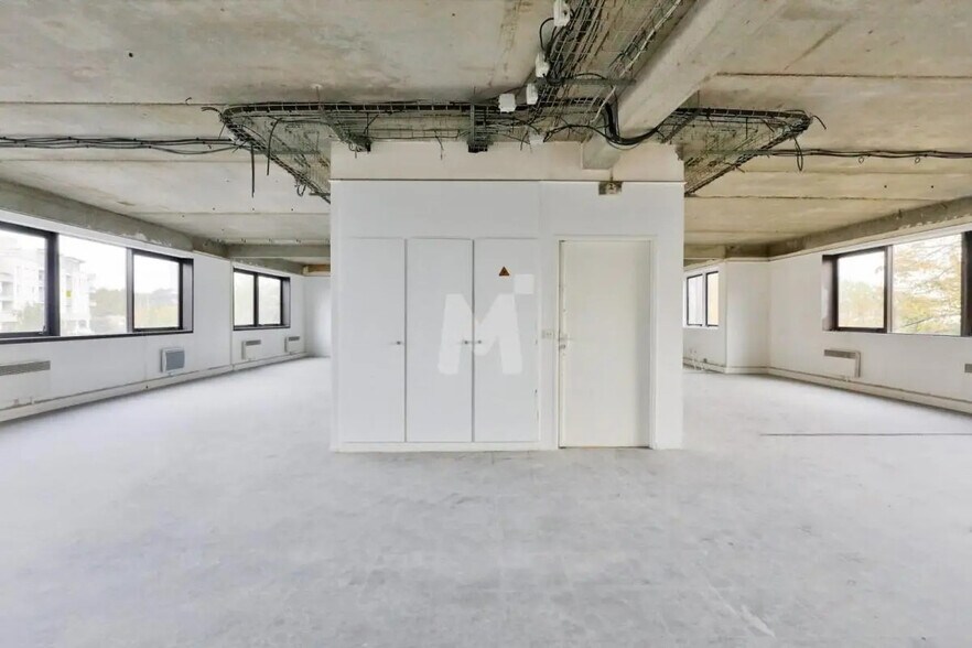 Bureau dans Bonneuil-sur-Marne à louer - Photo de l’immeuble – Image 3 sur 7