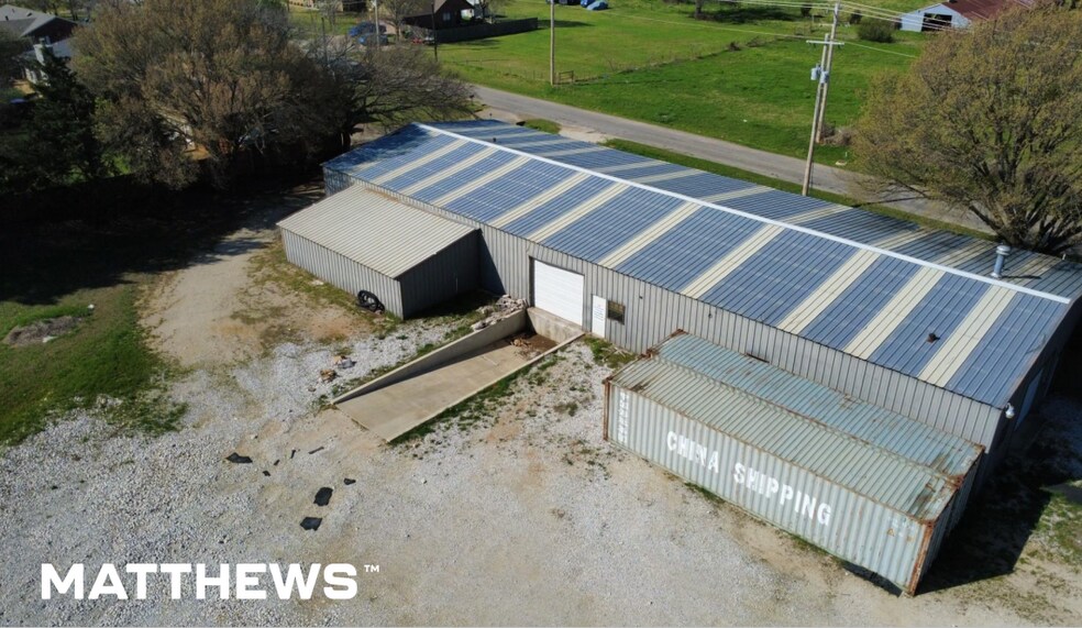 1324 N Saint James Rd, Pilot Point, TX à louer - Photo de l’immeuble – Image 2 sur 4