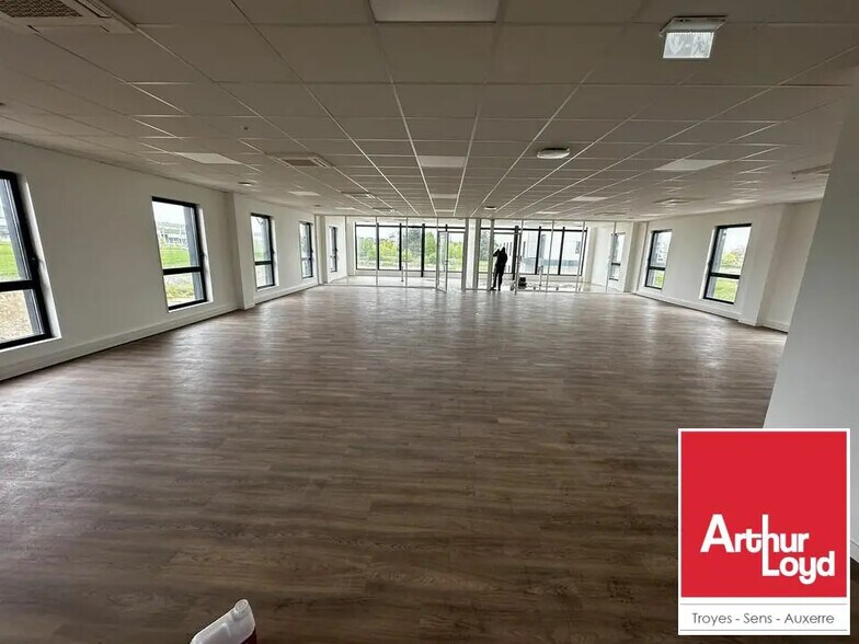 Bureau dans Troyes à louer - Photo de l’immeuble – Image 2 sur 5