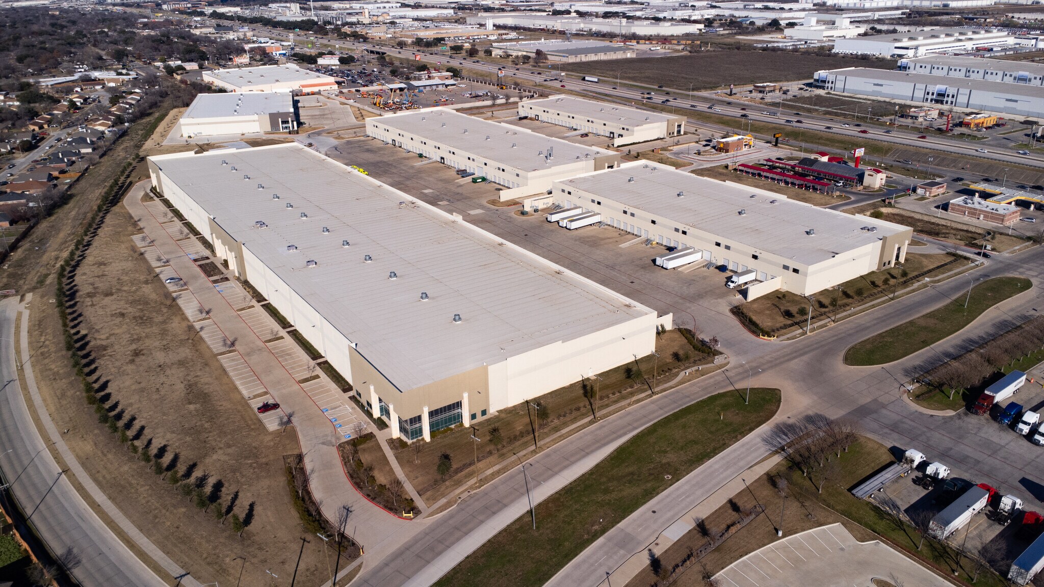 8300 South Freeway, Fort Worth, TX à louer Photo de l’immeuble– Image 1 sur 3