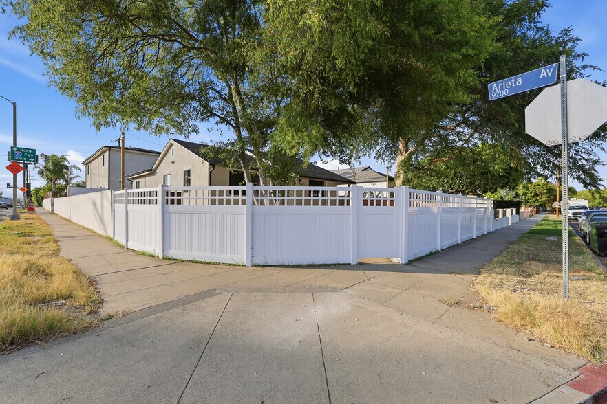 13689 Garber St, Arleta, CA à vendre - Photo de l’immeuble – Image 3 sur 21