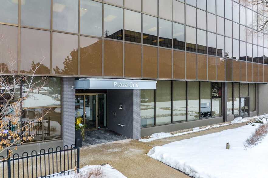2000 Argentia Rd, Mississauga, ON à louer - Photo de l’immeuble – Image 3 sur 5
