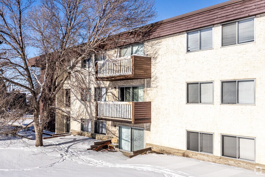 4203 107 St NW, Edmonton, AB à vendre - Photo de l’immeuble – Image 3 sur 4