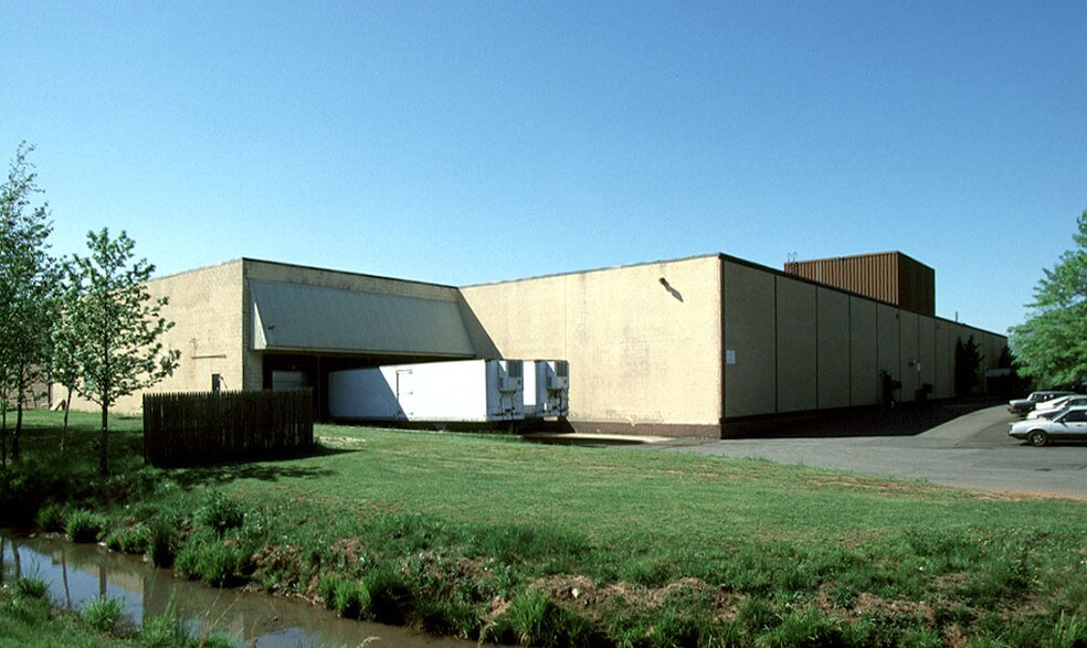 1200 Milik St, Carteret, NJ à louer - Photo de l’immeuble – Image 2 sur 7