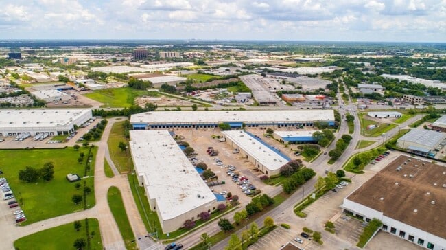 Plus de détails pour 8700 Clay Rd, Houston, TX - Local d'activités, Industriel/Logistique à louer