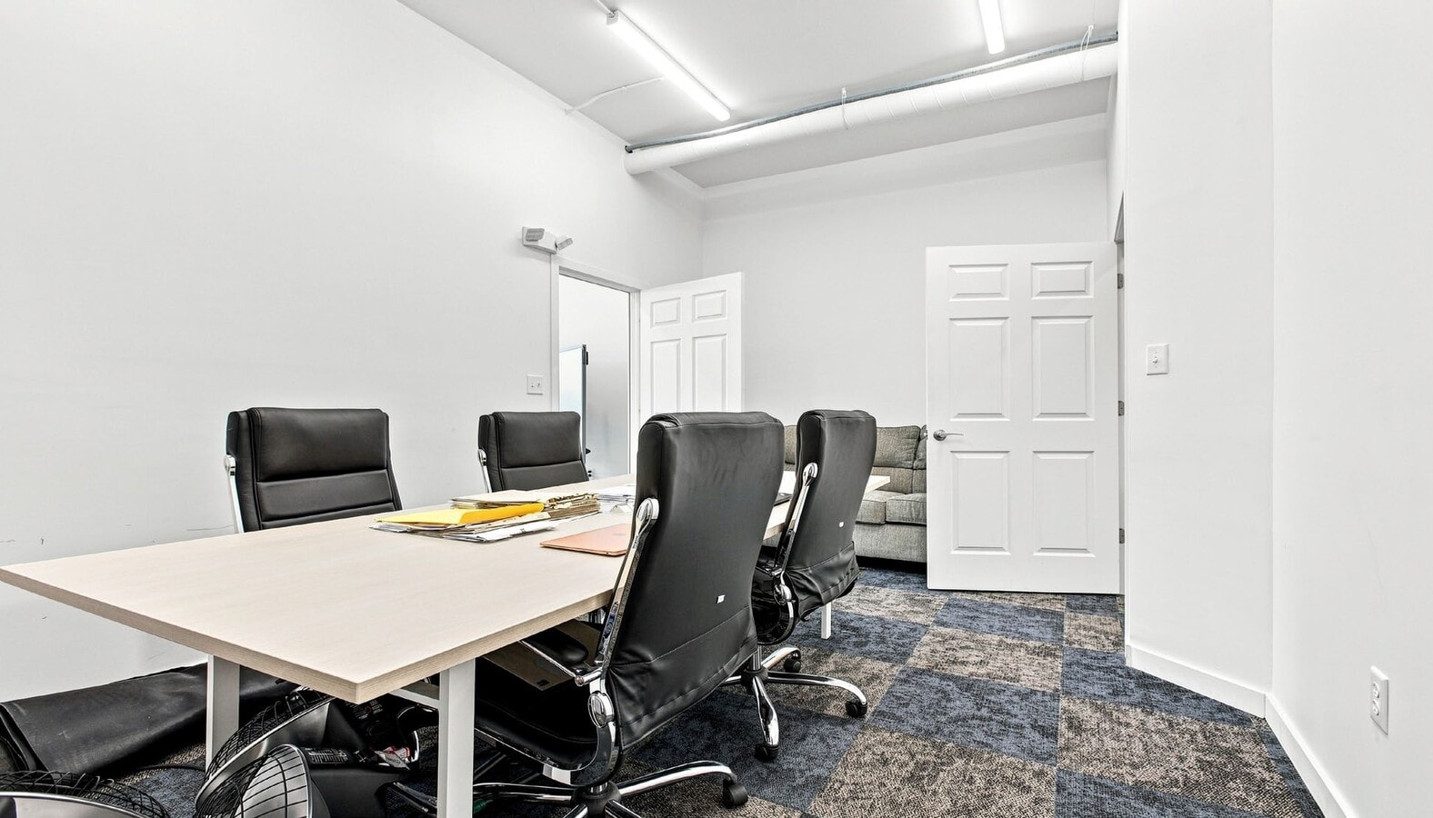 2500 St. Laurent Blvd, Ottawa, ON K1H 1B1 - Lot 102 - - Photo intérieure - Image 2 of 4