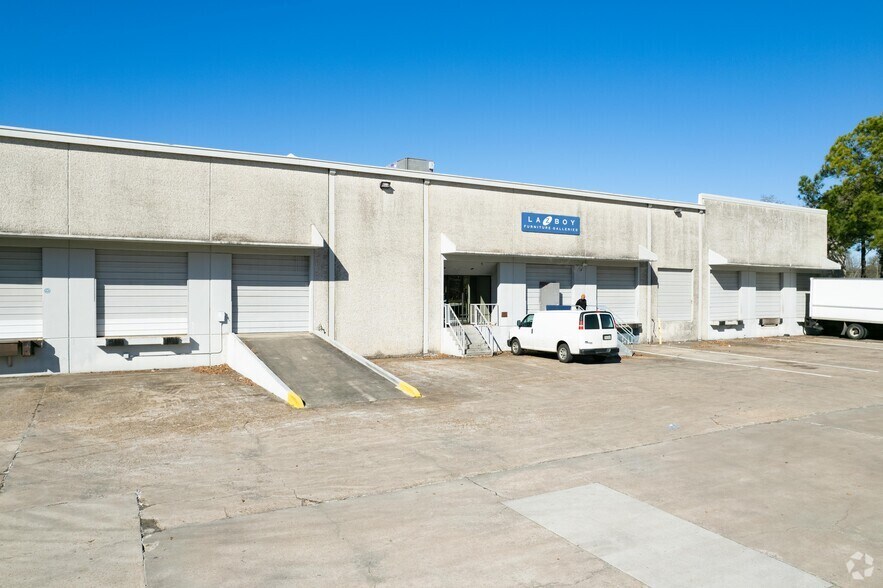 401-421 W Crosstimbers St, Houston, TX à louer - Photo principale – Image 1 sur 4