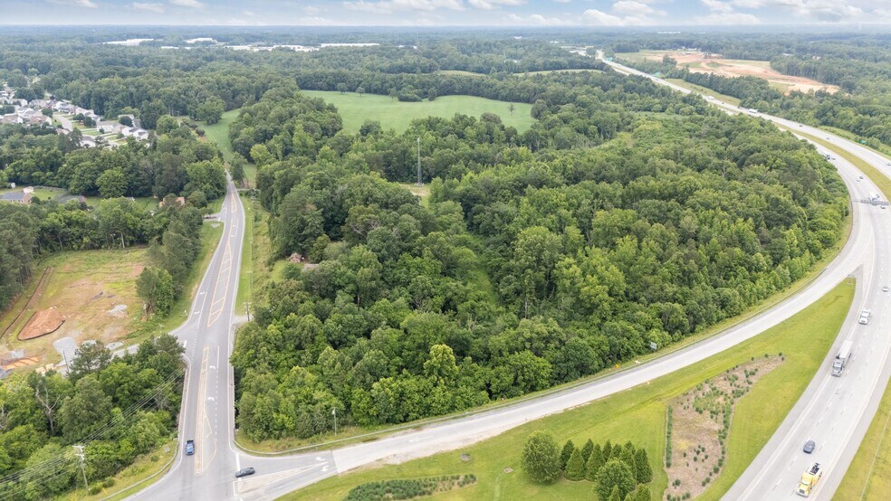 1729 Youngs Mill Rd, Greensboro, NC à vendre - Photo de l’immeuble – Image 2 sur 16