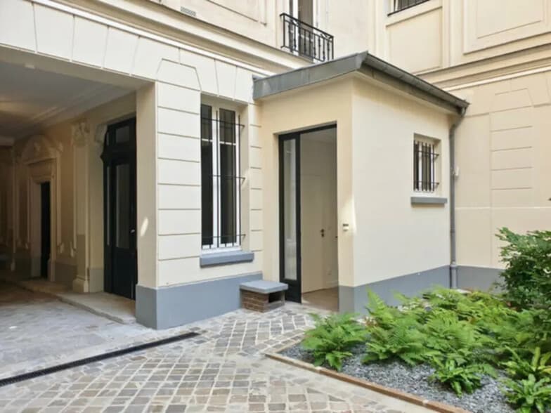 47 Rue De Rome, Paris à louer - Photo de l’immeuble – Image 1 sur 8