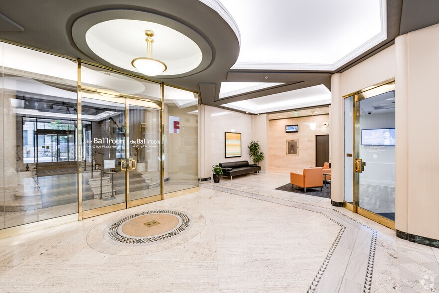 77 Monroe Center St NW, Grand Rapids, MI à louer - Hall d’entrée – Image 3 sur 13