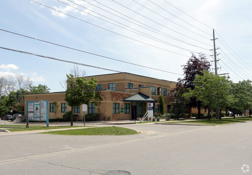 2145 Dunwin Dr, Mississauga, ON à vendre - Photo de l’immeuble – Image 2 sur 17
