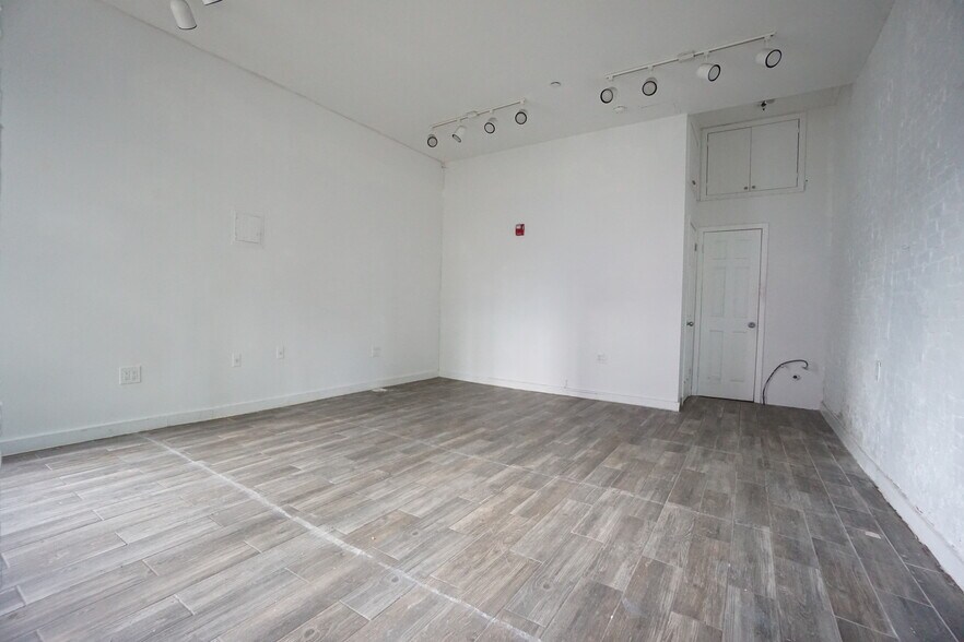 1093 Putnam Ave, Brooklyn, NY à louer - Photo de l’immeuble – Image 2 sur 17