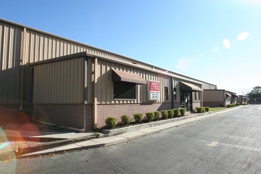 4902 S 16th Ave, Tampa, FL à louer - Photo de l’immeuble – Image 2 sur 17