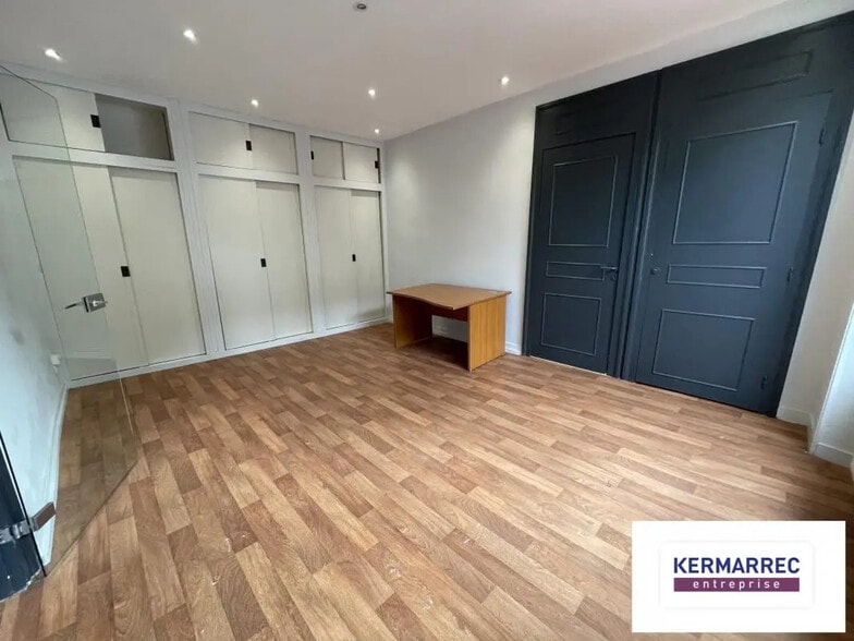 Bureau dans Vannes à louer - Photo de l’immeuble – Image 2 sur 3