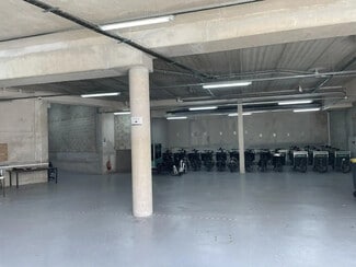 Plus de détails pour Local d'activités à louer