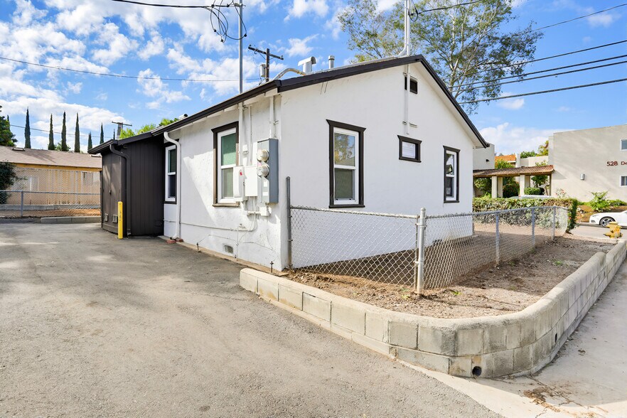 537 De Luz Rd, Fallbrook, CA à vendre - Photo de l’immeuble – Image 3 sur 11