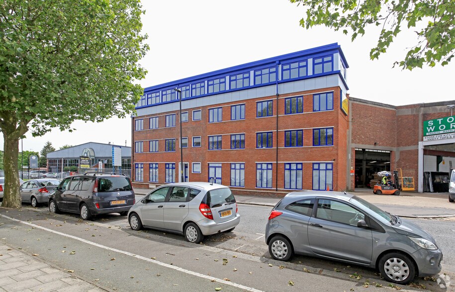 851-861 Coronation Rd, Londres à louer - Photo de l’immeuble – Image 3 sur 33