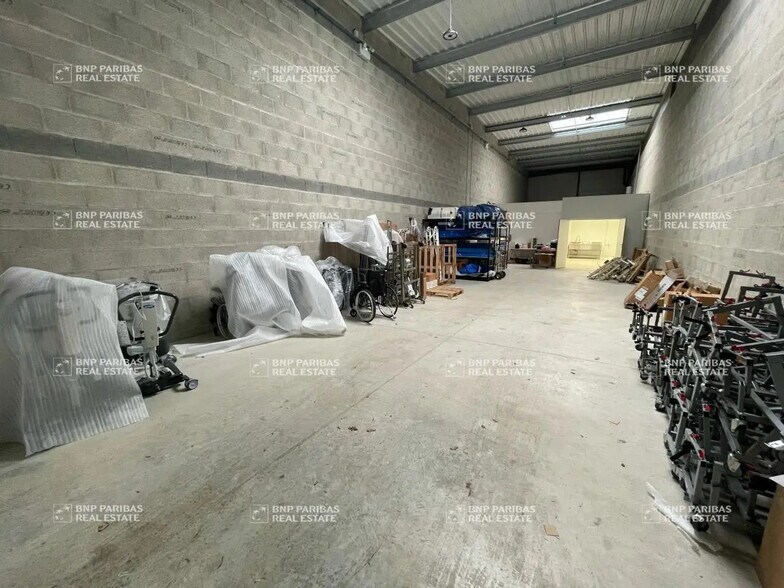 Local d'activités dans La Mézière à vendre - Photo intérieure – Image 3 sur 10