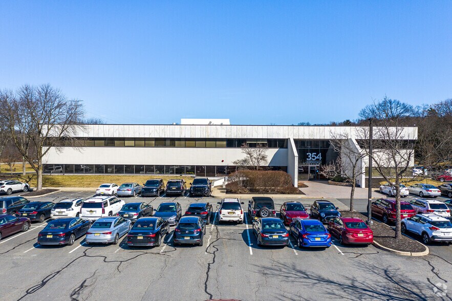 354 Eisenhower Pky, Livingston, NJ à louer - Photo de l’immeuble – Image 2 sur 12
