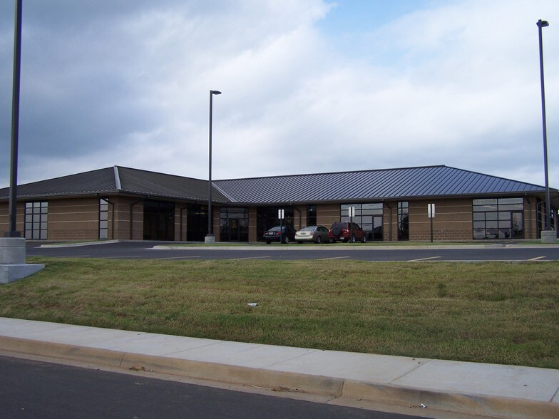2411 Fayetteville Rd, Van Buren, AR à louer - Photo de l’immeuble – Image 1 sur 4