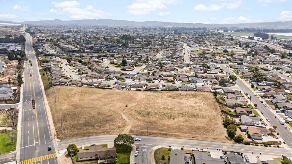 400 Waller, Santa Maria, CA à vendre - Aérien – Image 2 sur 11