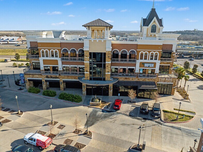 295-307 E Renfro St, Burleson, TX à louer - Photo de l’immeuble – Image 2 sur 20