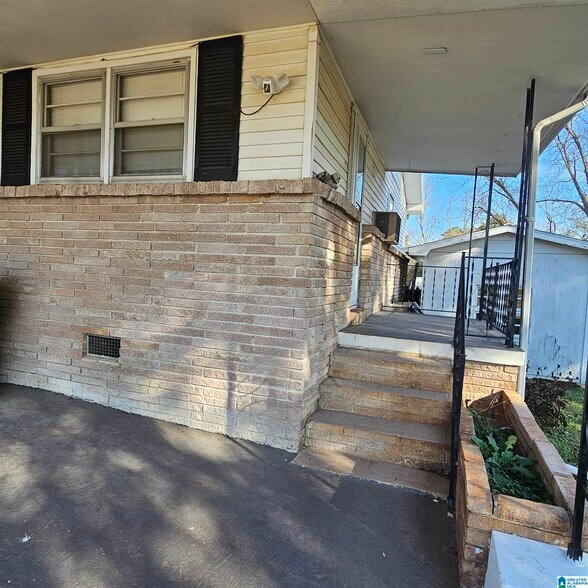 1809 Golden Springs Rd, Anniston, AL à louer - Photo de l’immeuble – Image 2 sur 3
