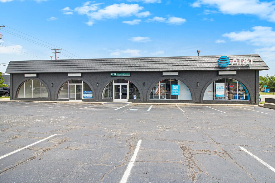 1800 W 14 Mile Rd, Royal Oak, MI à louer - Photo de l’immeuble – Image 3 sur 47