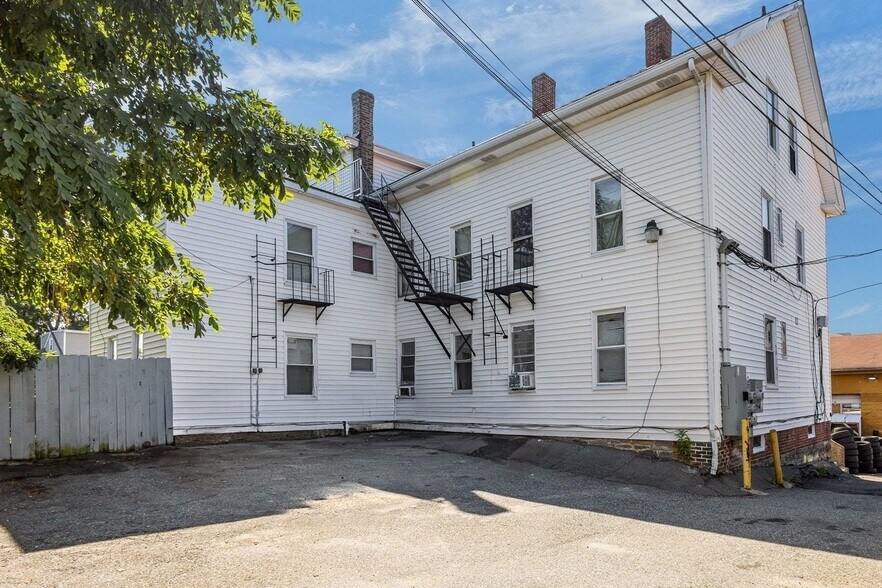 226 S Main St, Woonsocket, RI à vendre - Photo de l’immeuble – Image 3 sur 38