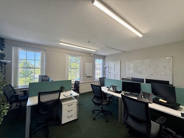 217-217 A Stratford Road, Solihull à louer - Photo de l’immeuble – Image 3 sur 9