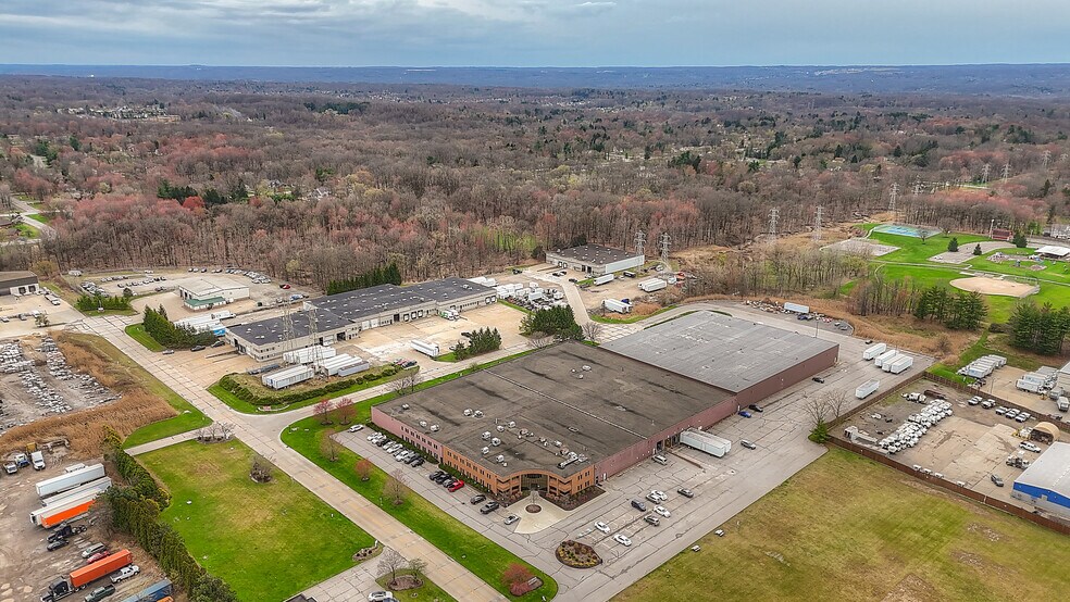 7350 Young Dr, Walton Hills, OH à vendre - Aérien – Image 2 sur 8