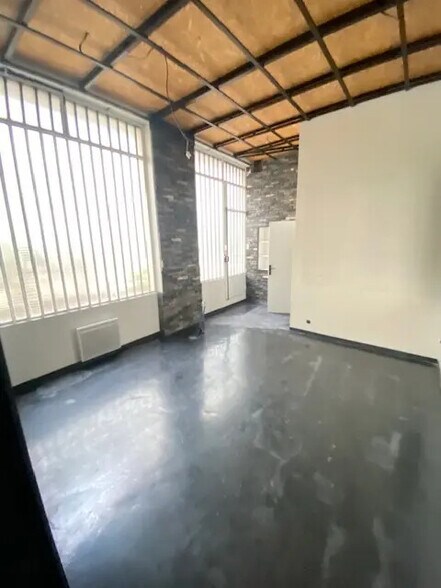 Immeuble residentiel dans Paris à vendre - Photo intérieure – Image 3 sur 6