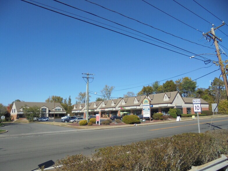 17 Farmington Ave, Plainville, CT à louer - Photo de l’immeuble – Image 1 sur 10