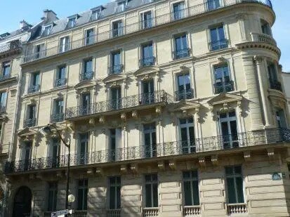 69 Avenue Franklin D. Roosevelt, Paris à louer Photo de l’immeuble– Image 1 sur 4