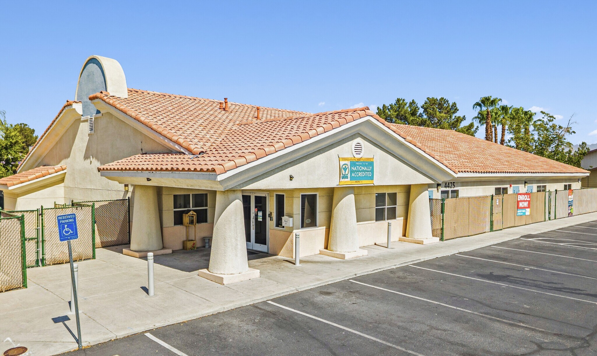 4425 Simmons St, North Las Vegas, NV à vendre Photo de l’immeuble– Image 1 sur 6